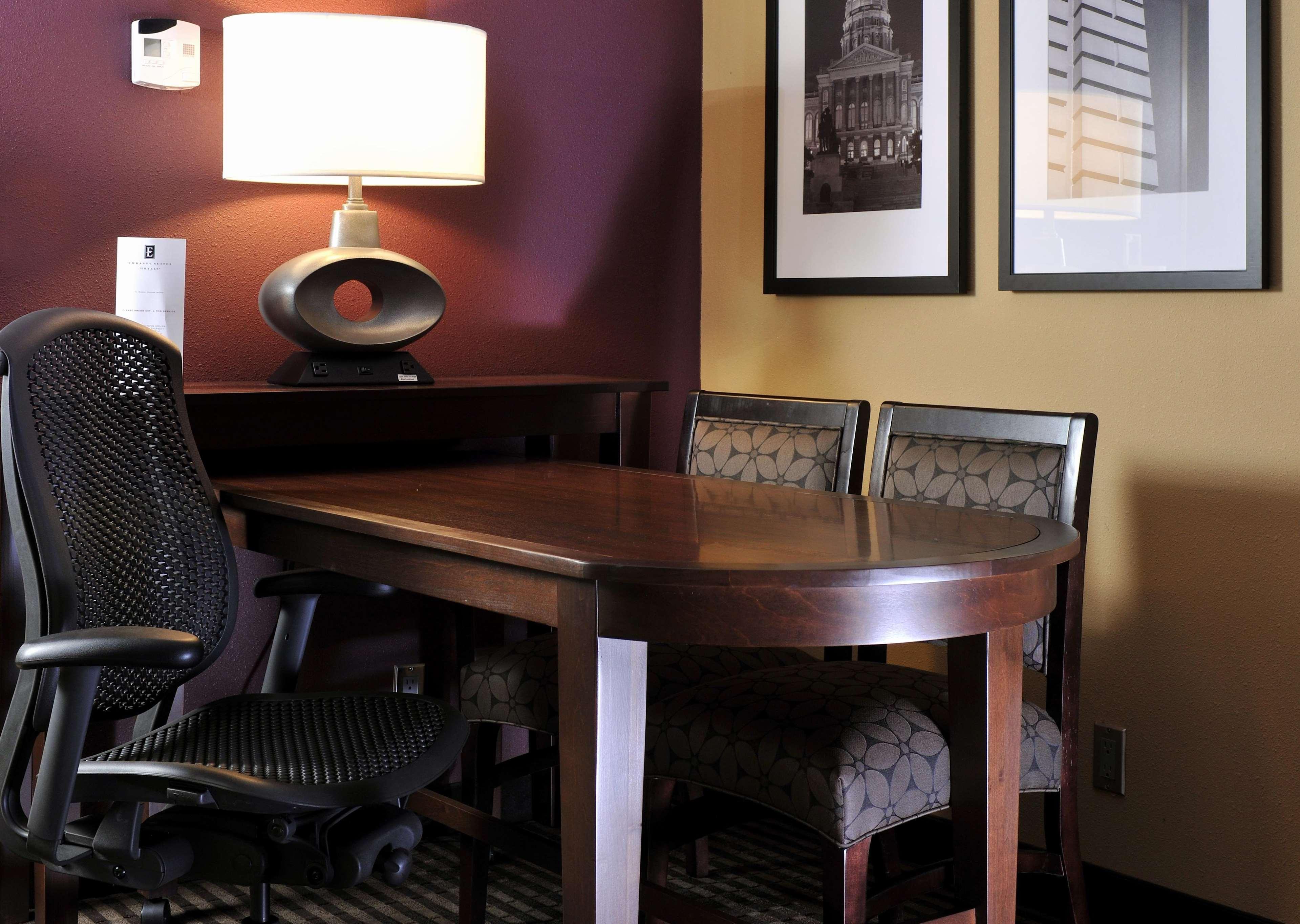 Embassy Suites Des Moines Downtown Ngoại thất bức ảnh