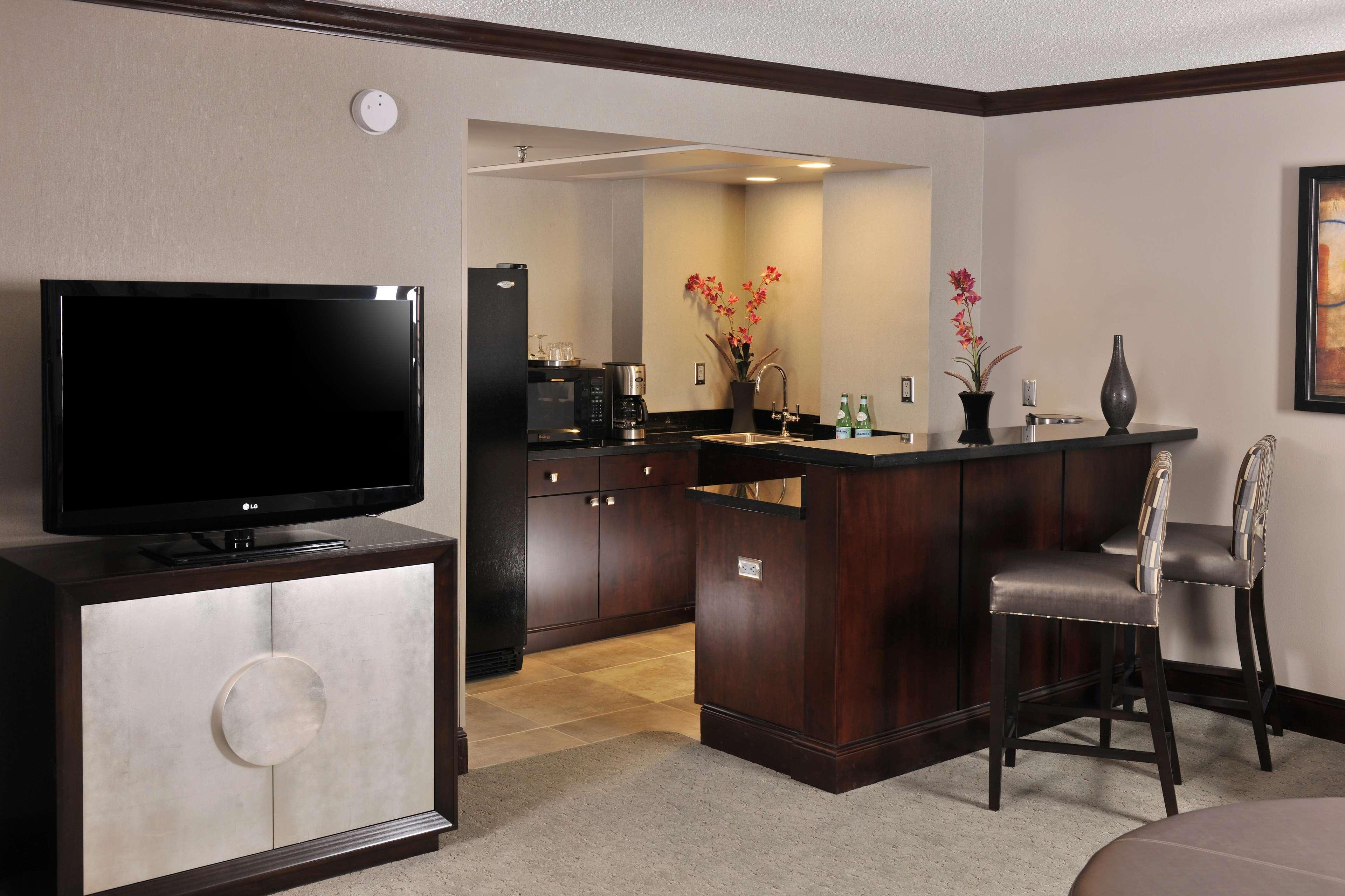 Embassy Suites Des Moines Downtown Phòng bức ảnh