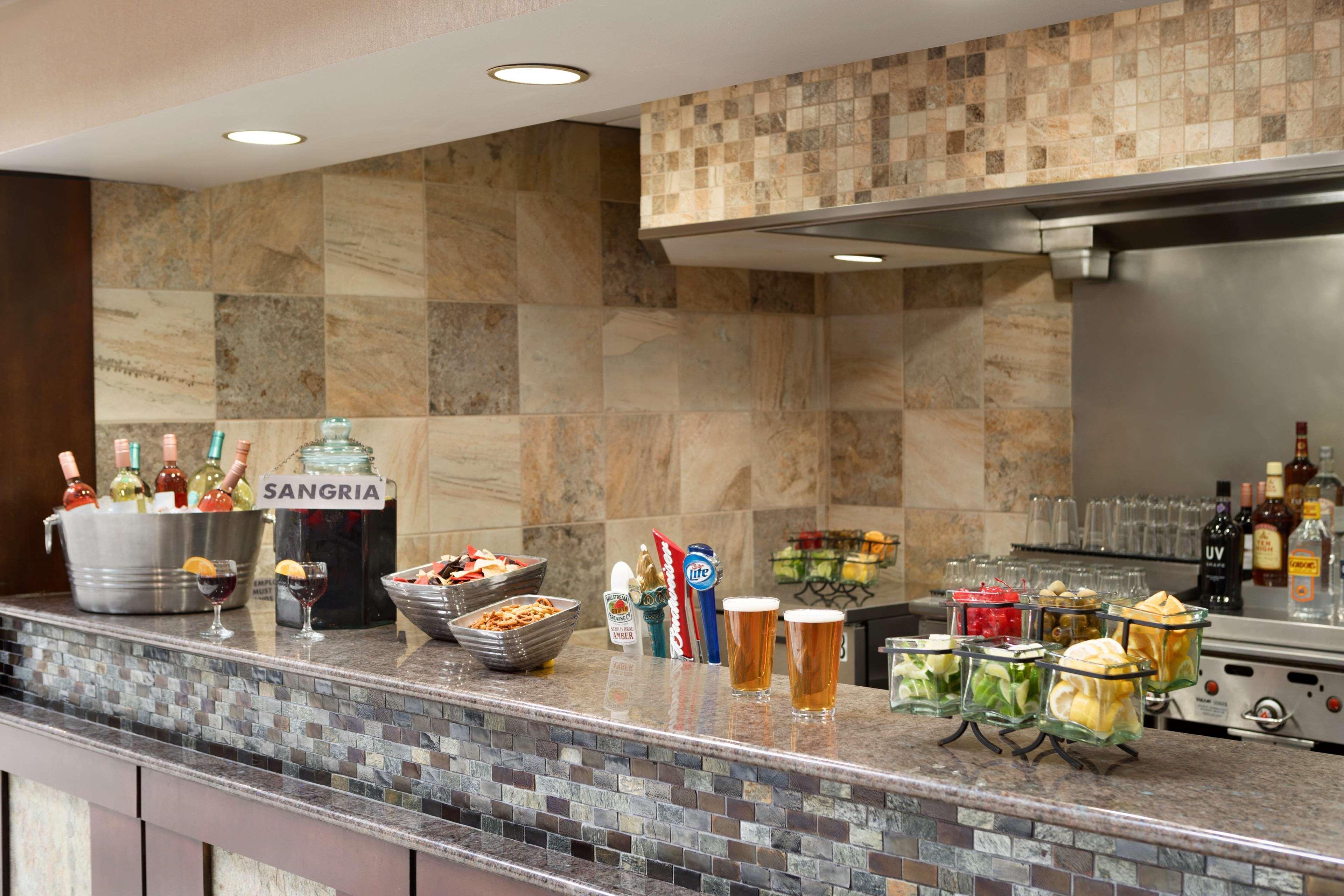 Embassy Suites Des Moines Downtown Ngoại thất bức ảnh