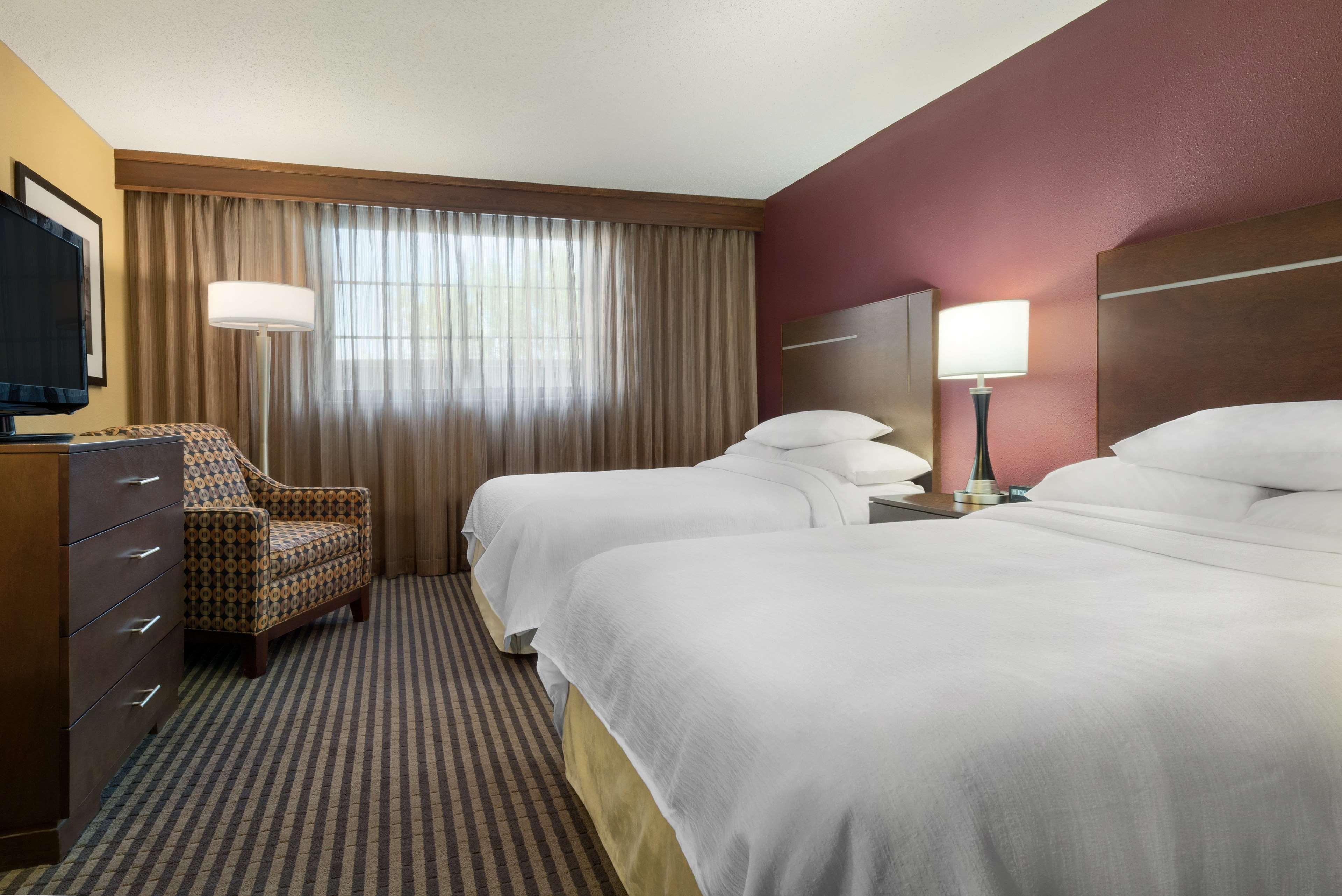 Embassy Suites Des Moines Downtown Ngoại thất bức ảnh