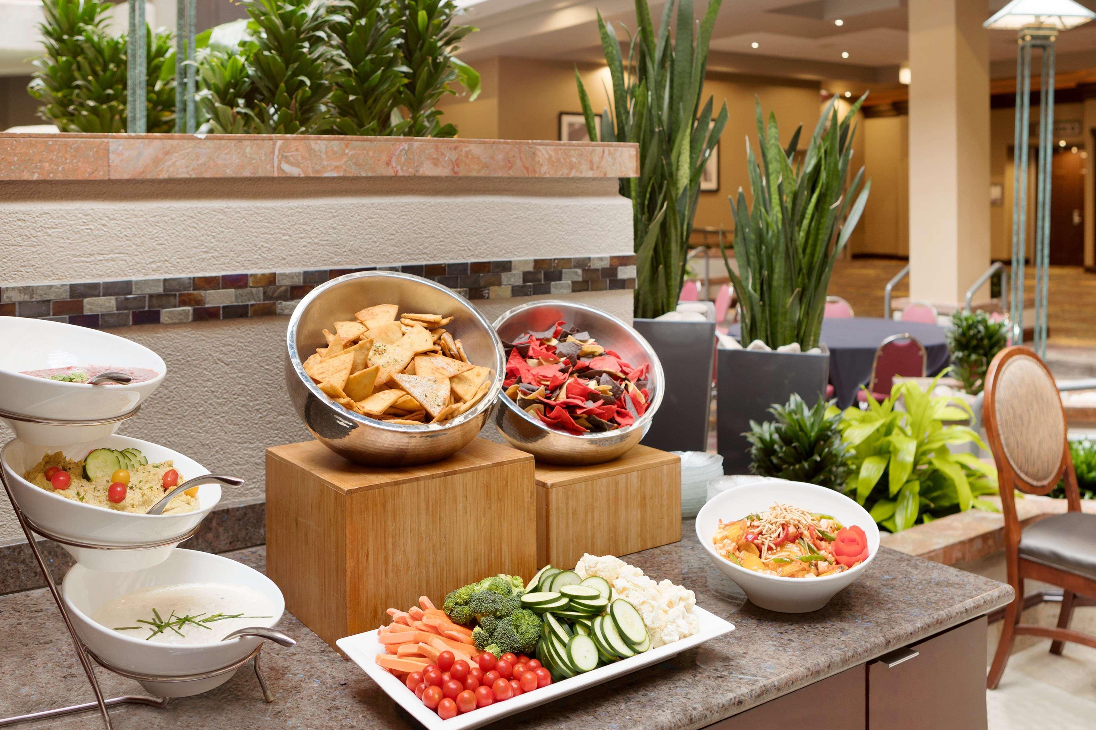 Embassy Suites Des Moines Downtown Ngoại thất bức ảnh