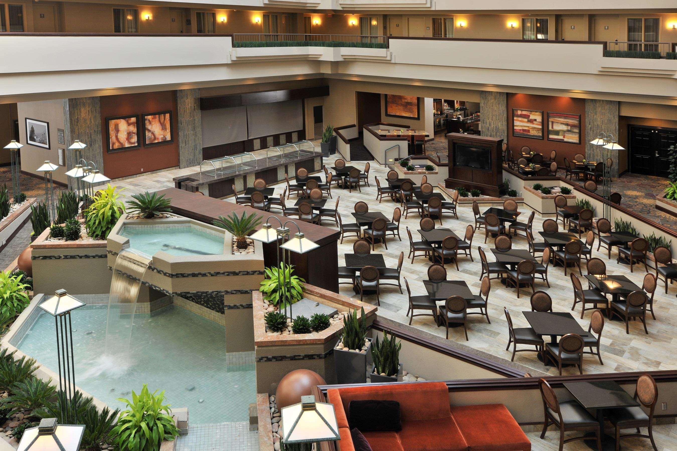 Embassy Suites Des Moines Downtown Ngoại thất bức ảnh