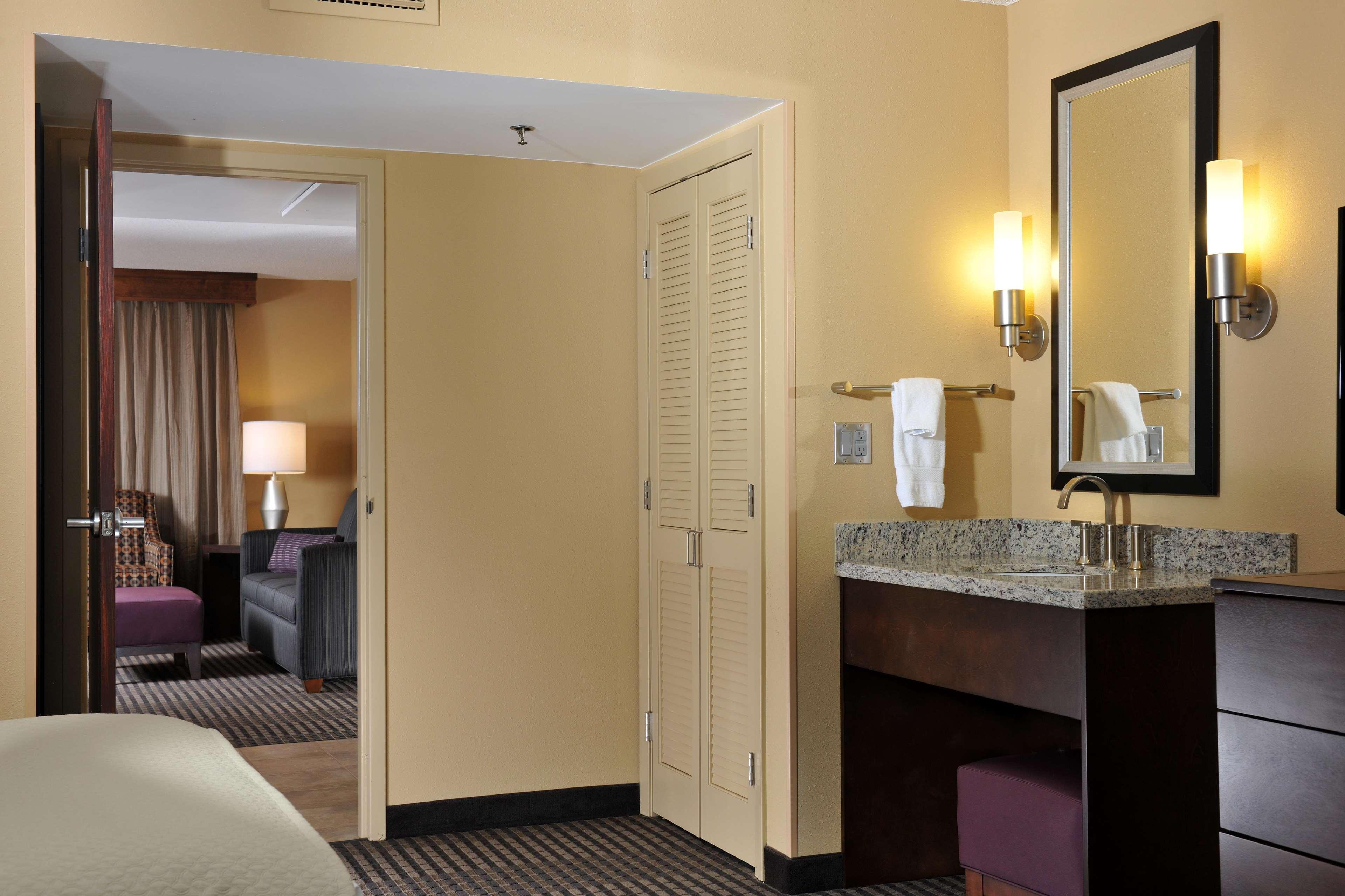 Embassy Suites Des Moines Downtown Ngoại thất bức ảnh