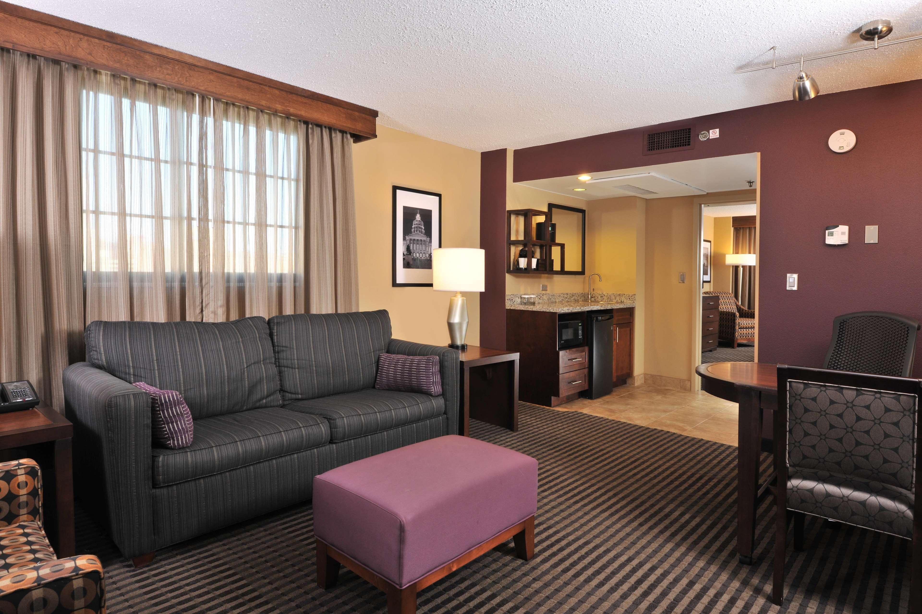 Embassy Suites Des Moines Downtown Phòng bức ảnh