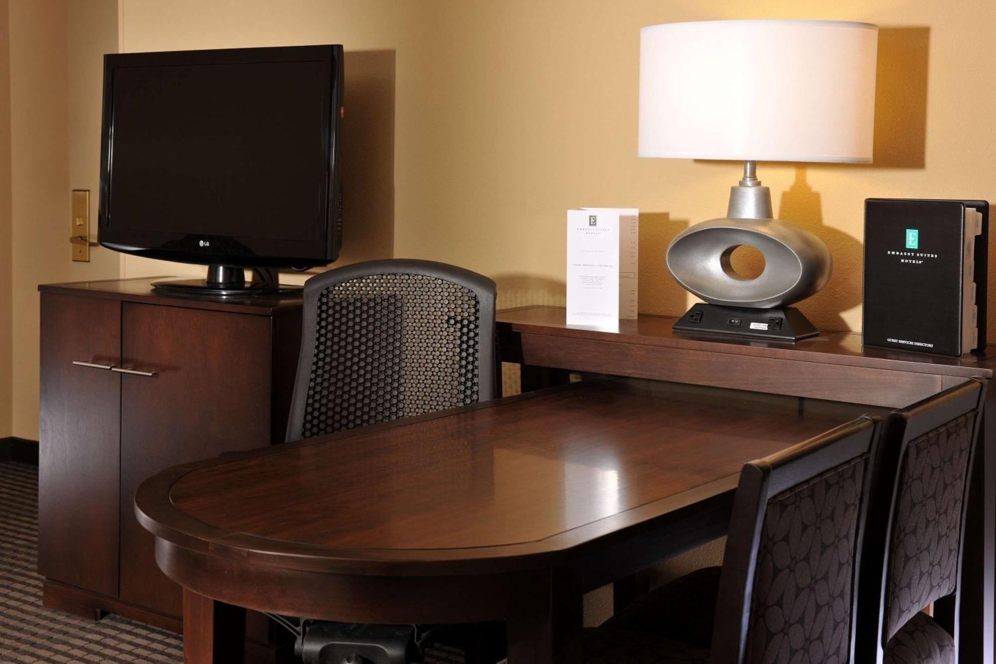 Embassy Suites Des Moines Downtown Ngoại thất bức ảnh