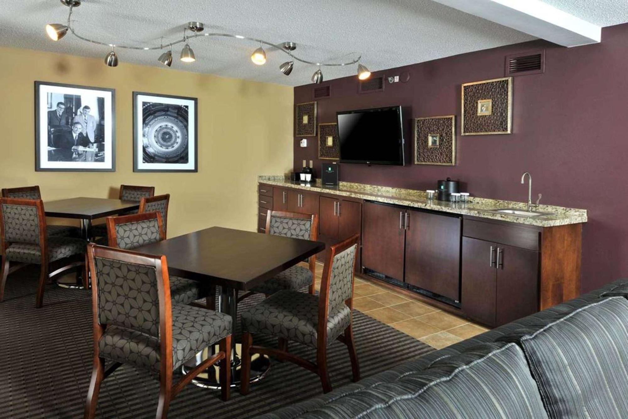 Embassy Suites Des Moines Downtown Ngoại thất bức ảnh
