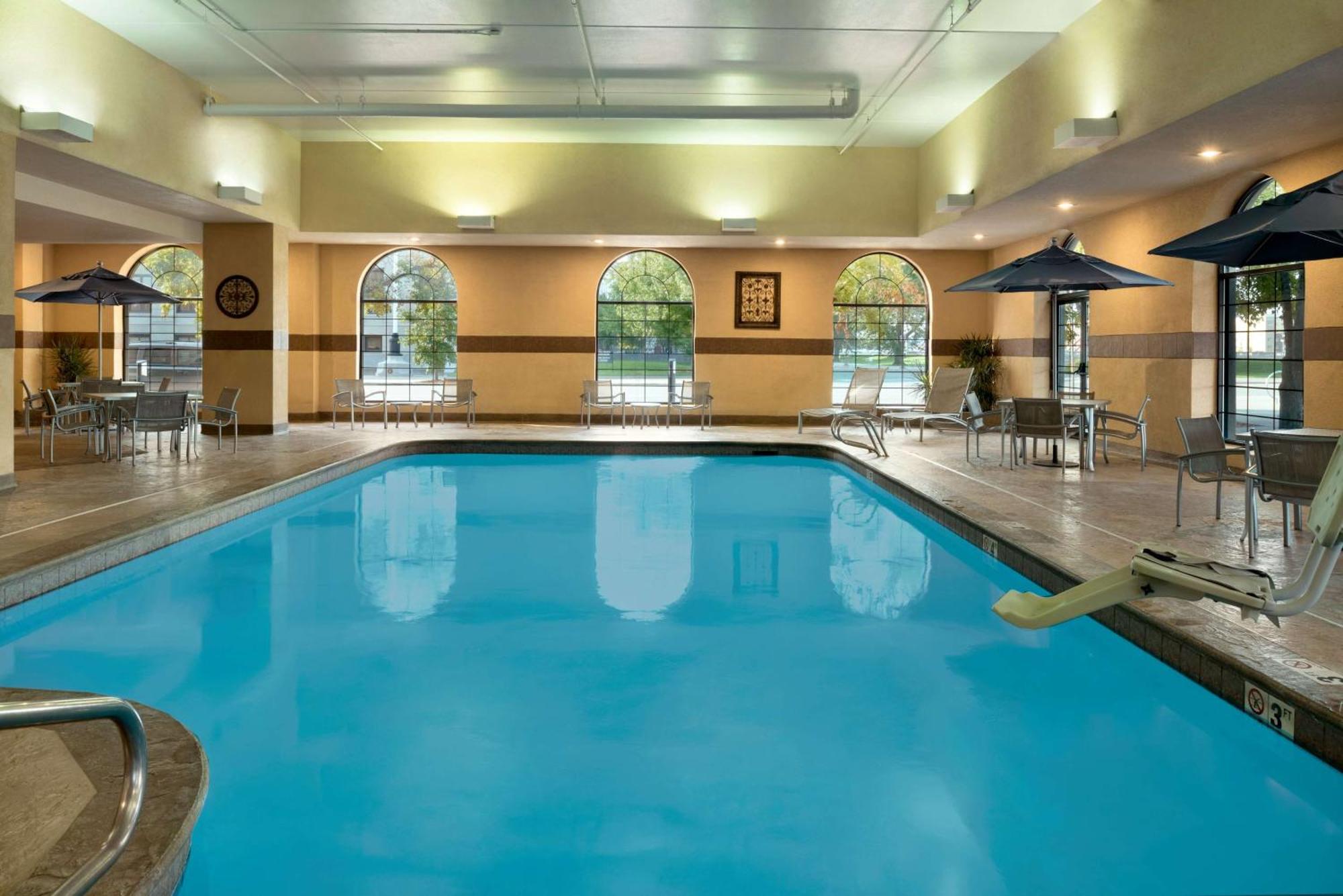Embassy Suites Des Moines Downtown Ngoại thất bức ảnh